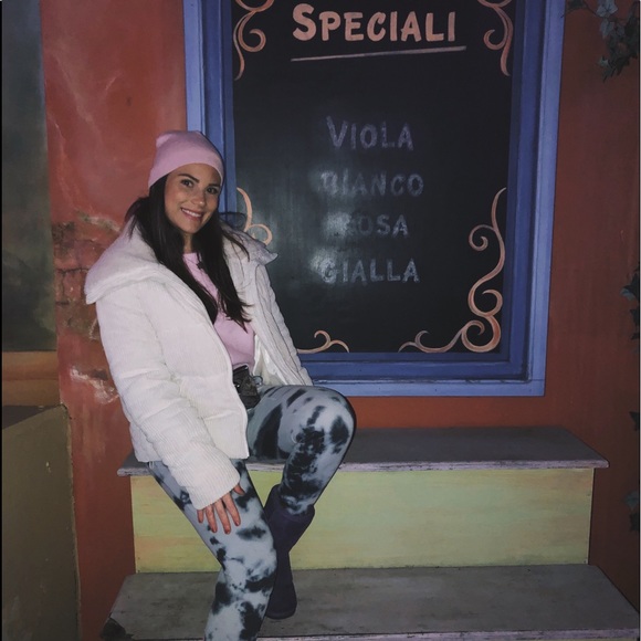 Meet your Posher, Nina - Picture 1 of 1